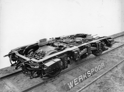 172067 Afbeelding van een twee-assig motordraaistel, bestemd voor de diesel-electrische treinstellen DE 5 (serie 51-68) ...